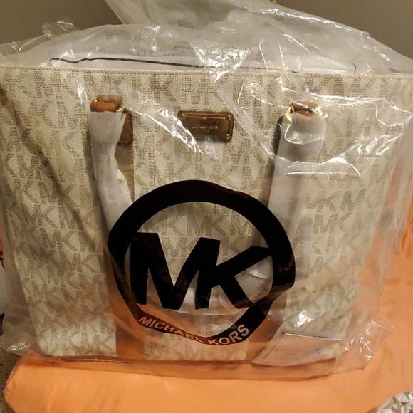 MICHAEL Michael Kors Handbags - NWT MK Vanilla Jet Set Travel/weekender tote